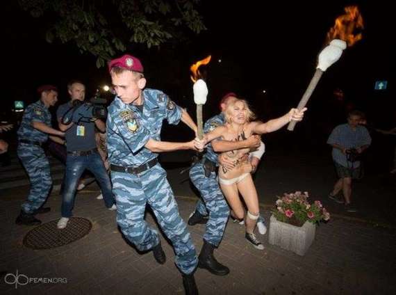 Задержание Femen