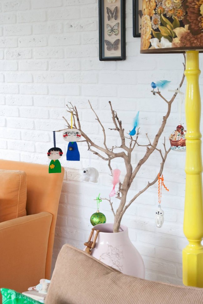 Подвесные самодельные игрушки из бумаги и подручных материалов