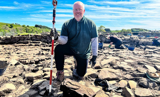 Археологи нашли камень, на котором оскорбили римского легионера. Слова написали 1700 лет назад Культура