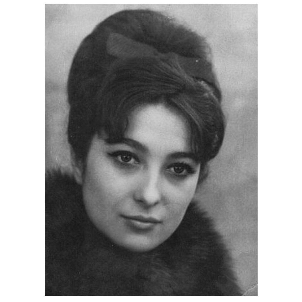 Княжна Бэла, спустя 55 лет. Какая сейчас звезда картины «Герой нашего времени», актриса Сильвия Берова Сильвия, училище, Сильвии, Ростоцкий, театральном, Берова, актрисы, училась, Кишиневской, режиссёр, Кишинёв, искусства, мужем, времени», нашего, девушка, время, плотно, когда, работы