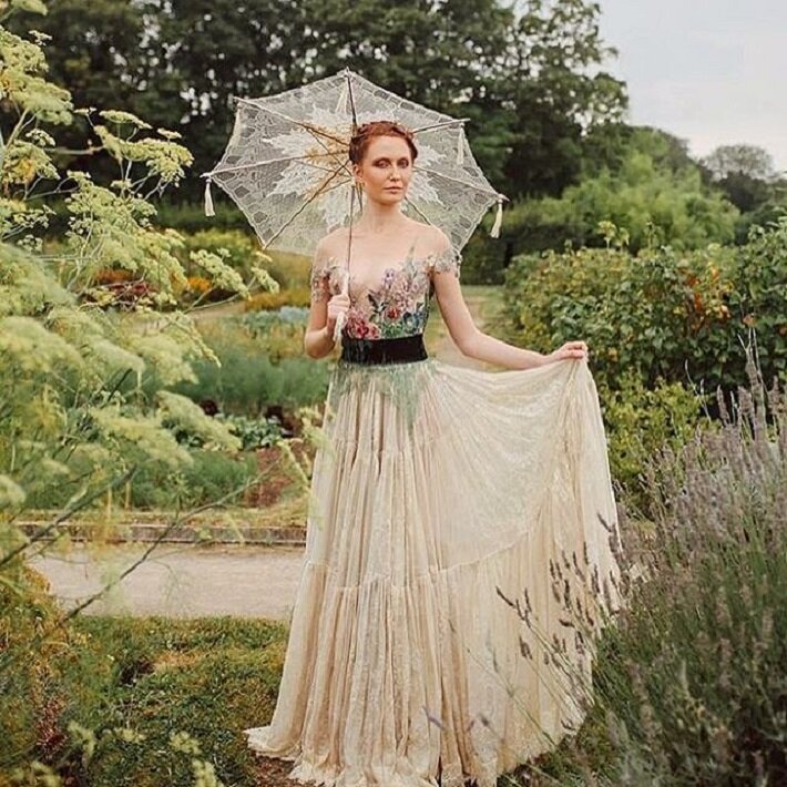 Необычные и удивительные платья французского дизайнера декор,мода,рукоделие,творчество