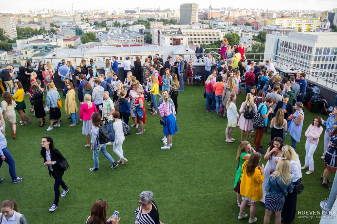 Rooffest. Руф фест СПБ. Руф фест на крыше Москва. Концерт на крыше Roof. Концертная площадка на крыше.