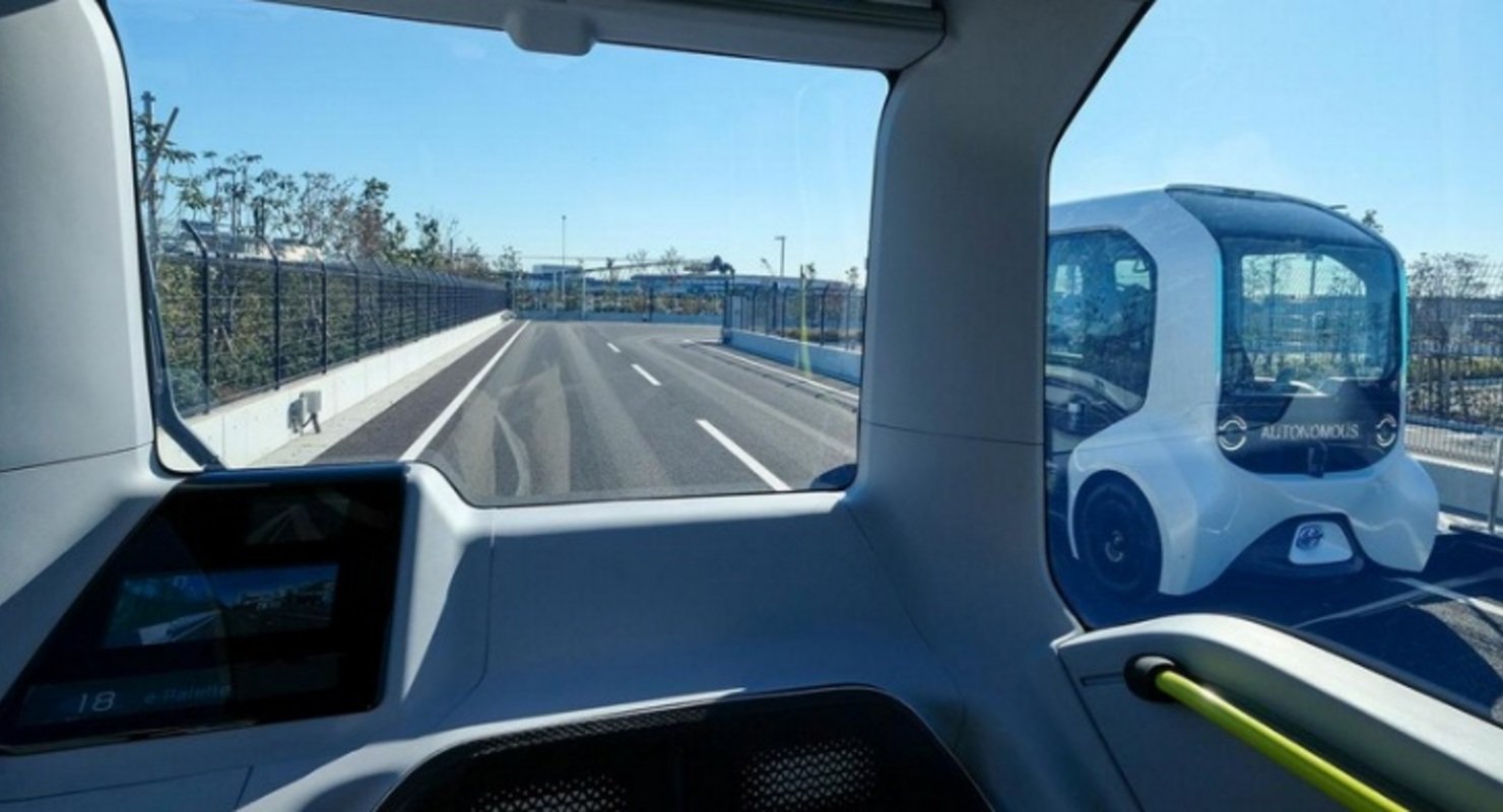 Гендиректор Toyota предупреждает об опасностях беспилотных машин после инцидента на Паралимпийских играх