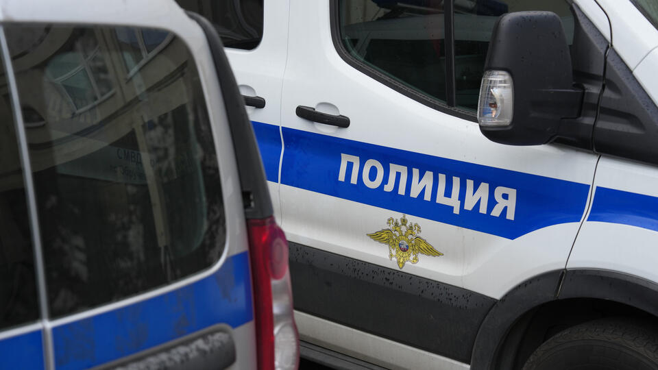 Мужчина бросил коляску с младенцем в холле гостиницы в Нефтеюганске