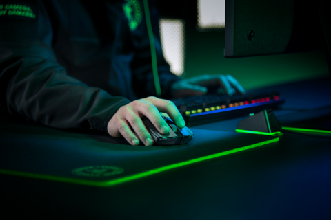 Лёгкая, быстрая, смертоносная. Razer выпустила беспроводную мышь Viper с умным сенсором razer,viper,компьютеры,мышь,товары