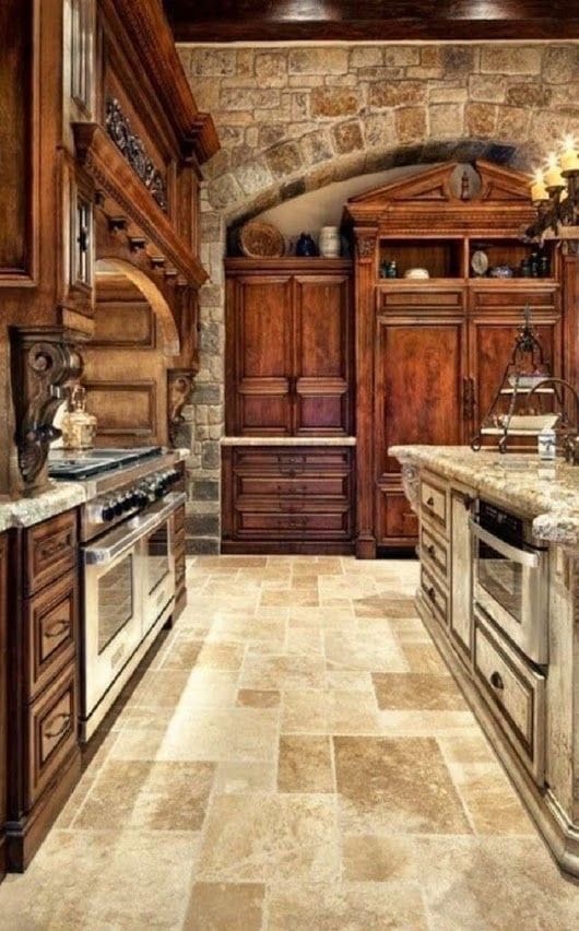 Камень и дерево на кухне. Как вам такая идея? 