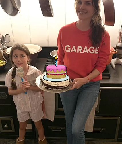 Даша Жукова с дочерью Леей приготовила торт ко дню рождения музея 