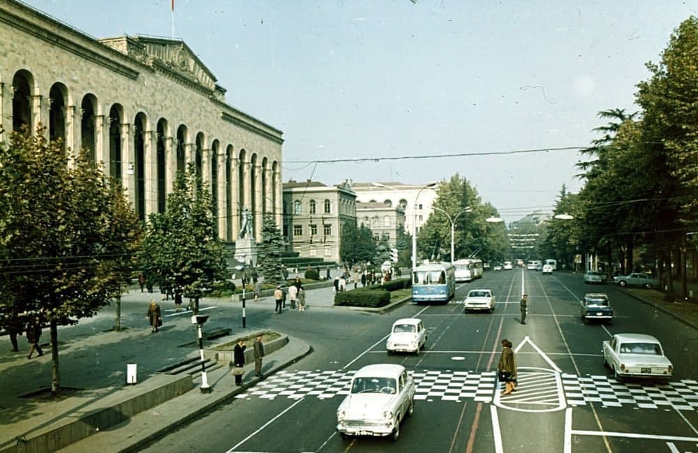 От райской жизни до нищеты: Грузия отмечает «День независимости» геополитика