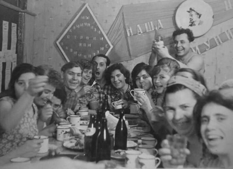 Душевные фотографии советских застолий Душевные фотографии советских застолий