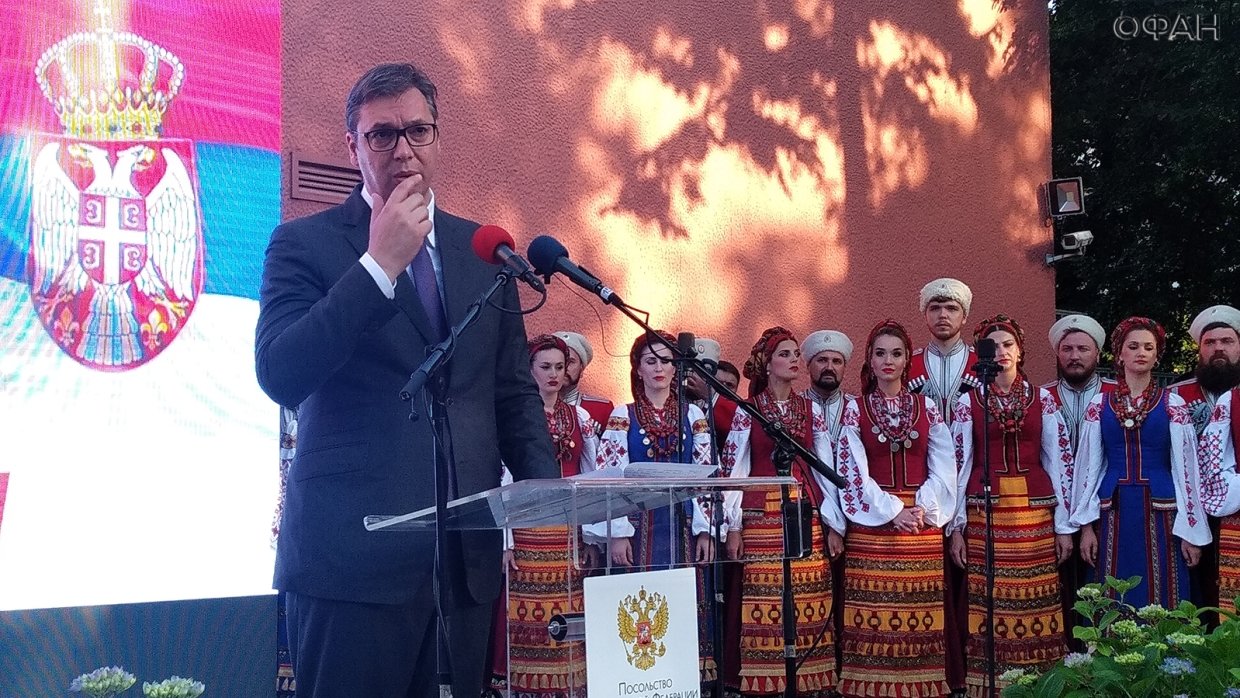 Лидеры сербского общества отпраздновали День России в посольстве РФ в Белграде
