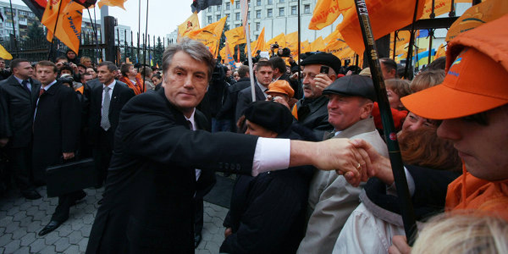 Украина: «оранжевая революция» (2004–2005 гг.). На фото Виктор Ющенко