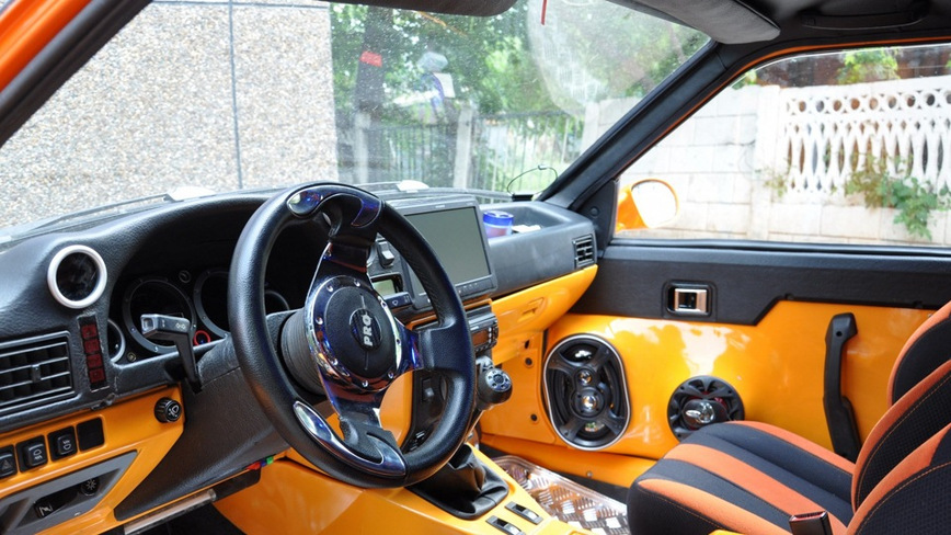 Семейная пара превратила ИЖ-2717 в очень быстрый и громкий фургон Семейная пара превратила ИЖ-2717 в очень быстрый и громкий фургон авто и мото,автоновости