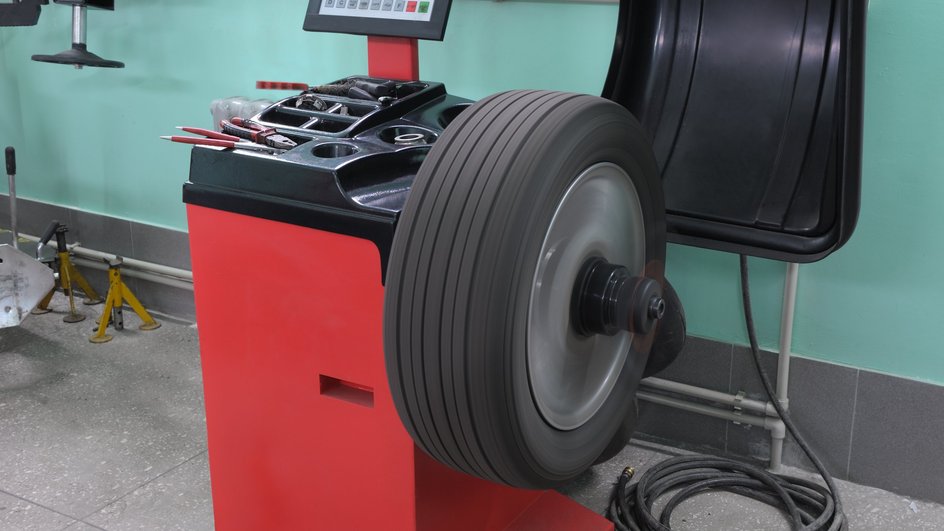 Шиномонтаж Балансировка колес автомобиля