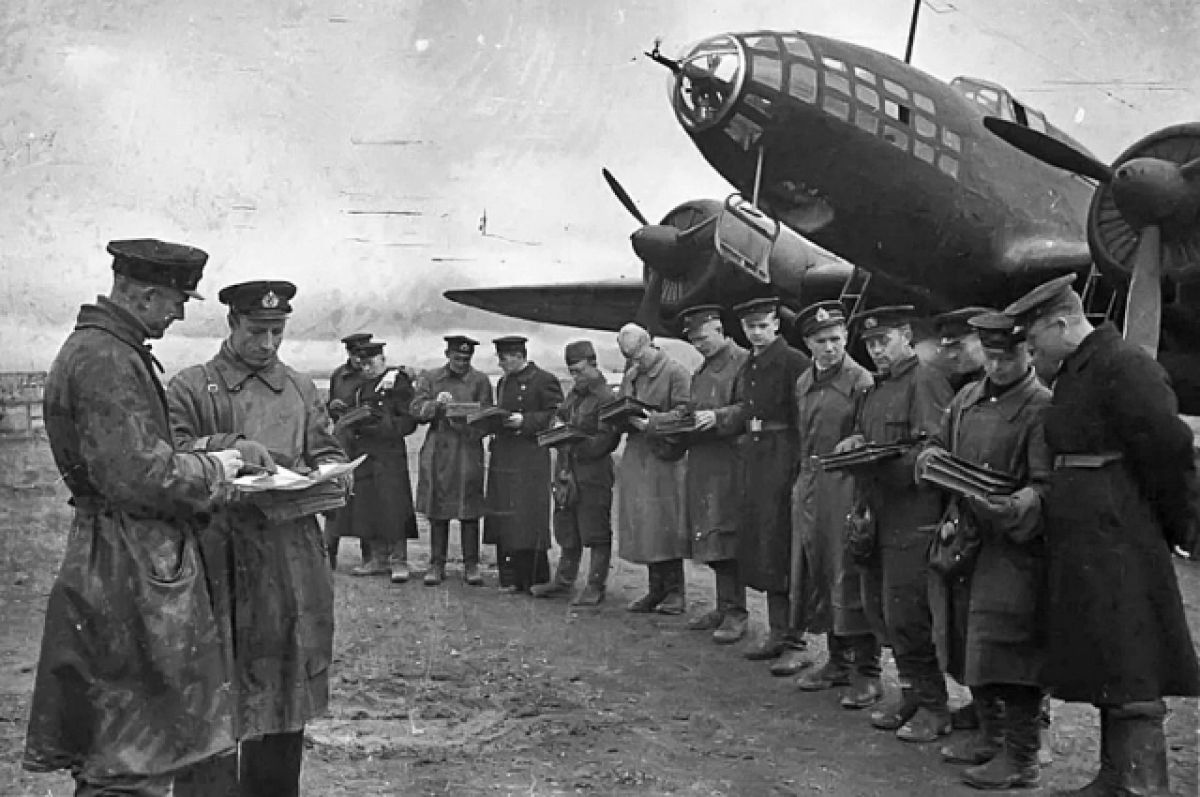 Приказано бомбить Берлин ﻿ г,Москва [1405113],г,Санкт-Петербург [1414662],история