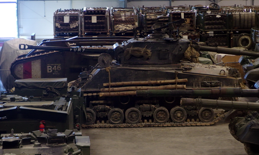 ​Самый знаменитый на сегодняшний день «Шерман» Mk.III: звезда экрана «Фьюри» в запасниках танкового музея в Бовингтоне. Всего таких танков в Великобританию прибыло пять штук. На заднем плане ещё одна достопримечательность коллекции — ходовая реплика танка Mark IV времён Первой мировой войны, также снимавшаяся в кино - Дизельный янки при дворе короля Георга | Warspot.ru