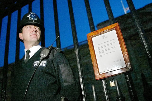 Звон колоколов, провозглашение короля, перевыпуск национальной валюты: что ждет Великобританию после смерти Елизаветы II Звон колоколов, провозглашение короля, перевыпуск национальной валюты: что ждет Великобританию после смерти Елизаветы II Монархии