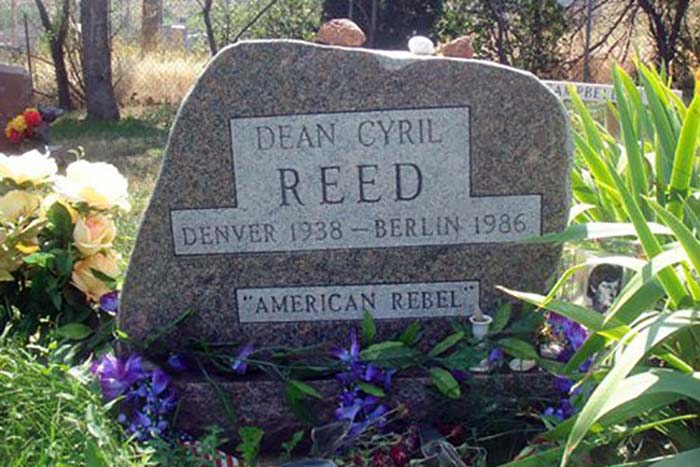 Дин Рид 5.jpg Могила Дина Рида в Боулдере, США. <br>