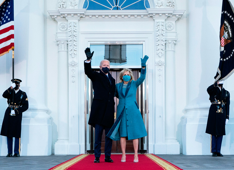 Дженнифер Лопес в белом, Леди Гага - в алом: звезды на инаугурации Джо Байдена Звезды,Новости о звездах