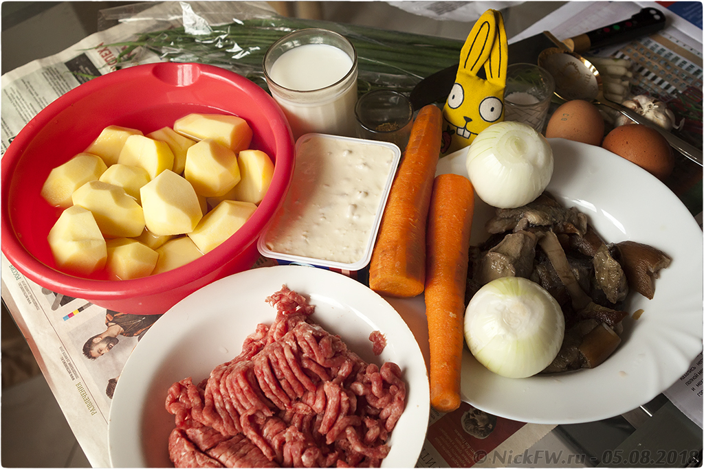 Сырный суп с фаршем грибами яйцом и молоком.. добавляем, морковь, картофель, столовая, потому, молоко, грибов, взбивал, картошка, зелень, режем, выключаем, мелко, перемешиваем, фарша, зелёный, эксперимент, молодой, добавить, средняя