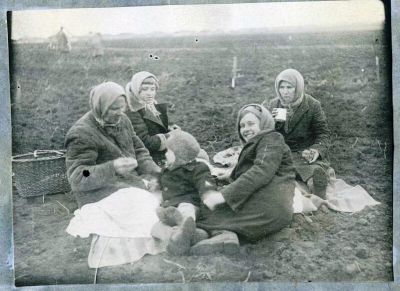 Душевные фотографии советских застолий Душевные фотографии советских застолий