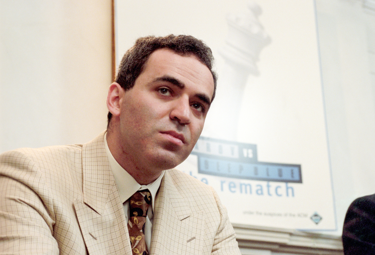 Гроссмейстер Каспаров решил сыграть против России и потерпел поражение 