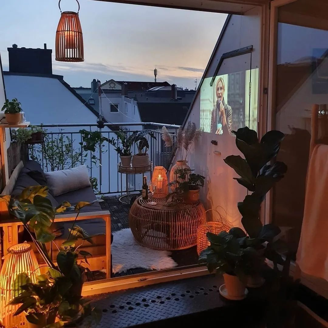 Как живут люди в Германии? Ничего особенного, но их балкон — это нечто можно, квартире, гостиной, атмосфера, деревянный, такой, интерьер, растений, много, приспособили, очень, квартиру, взгляд, которая, находится, Видите, работать, скошенные, стены, потолки