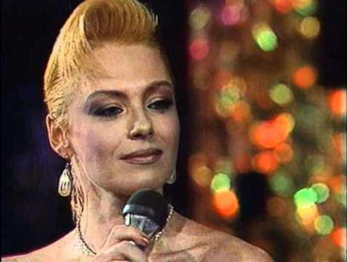 Легенды 1990-х: Ирина Понаровская, или История о том, почему «Мисс Шанель Советского Союза» ушла со сцены