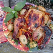 Запеченная курица в чесночном маринаде с овощами 