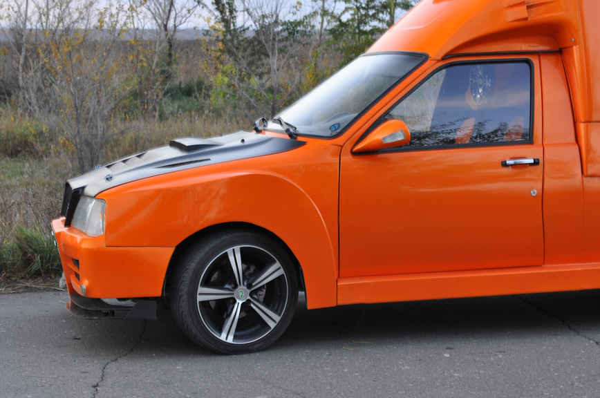 Семейная пара превратила ИЖ-2717 в очень быстрый и громкий фургон Семейная пара превратила ИЖ-2717 в очень быстрый и громкий фургон авто и мото,автоновости