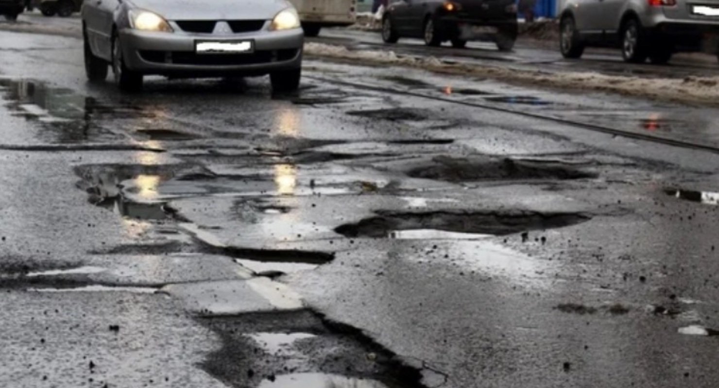 Почему нельзя резко тормозить перед ямой на дороге?