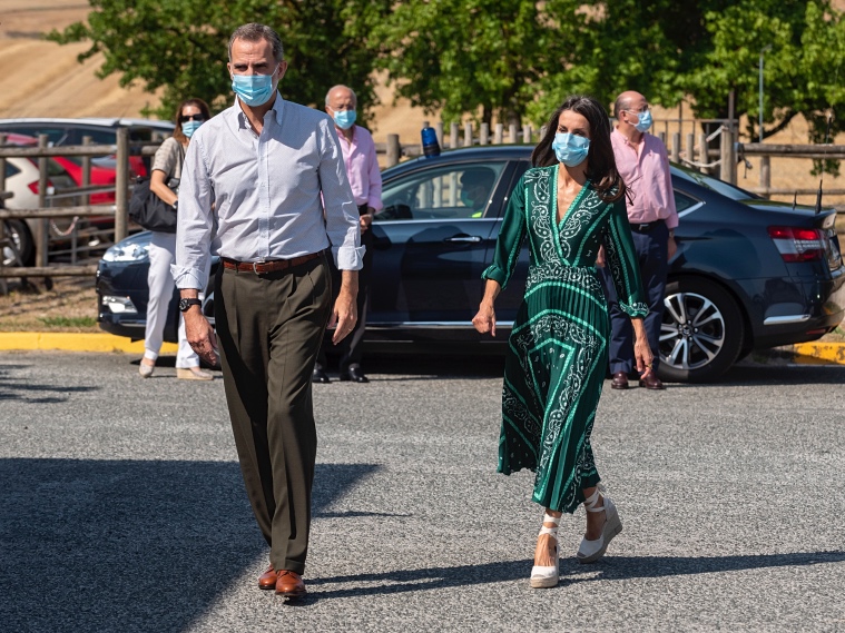 Осознанное потребление: королева Летиция путешествует по Испании в старых нарядах Осознанное потребление: королева Летиция путешествует по Испании в старых нарядах Монархи,Новости монархов