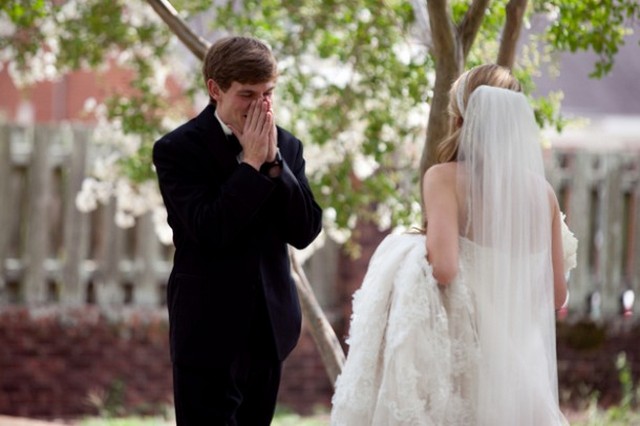 35 сильных эмоций 
мужчин, которые первый 
раз видят своих невест 
в белых платьях
