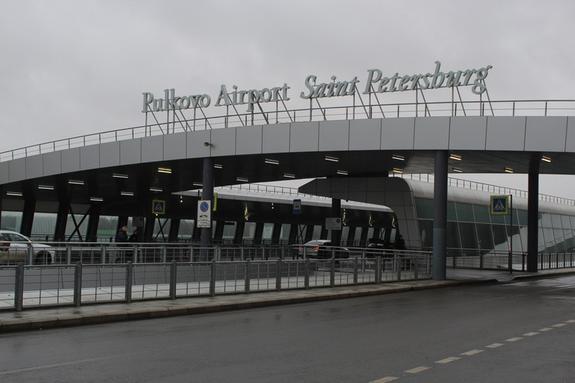 Самолет не смог вылететь из Петербурга в Москву из-за неисправности
