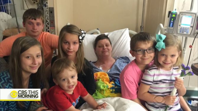Муж оставил ее с 6 детьми, когда у нее обнаружили рак. Вот что сделала для нее подруга..