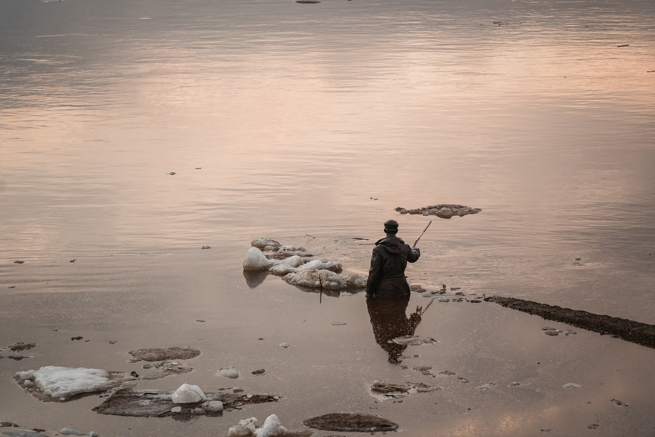 Берег речки. Выход реки из берегов. Чита наводнение 2022. Лососинка реки карелии. Выход реки из берегов.