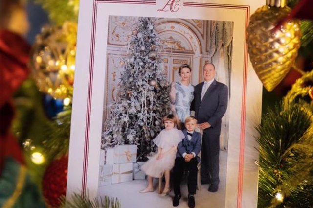 Королевская семья Монако представила рождественскую открытку: видео Монако, Альбер, князь, королевская, детьми, княгиня, вместе, Шарлен, праздники, другой, совсем, Рождество, семья, будет, действительно, отметил, красиво—, весьма, IIПраздновать, серебристая