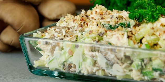 Салат с грибами, огурцами и яйцами: простой рецепт