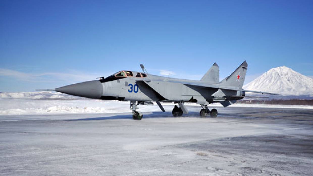 Экипажи истребителей МиГ-31БМ приступили к охране воздушных рубежей России на Чукотке