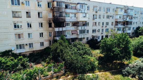 В Севастополе горела квартира, на улицу вывели 10 человек 3