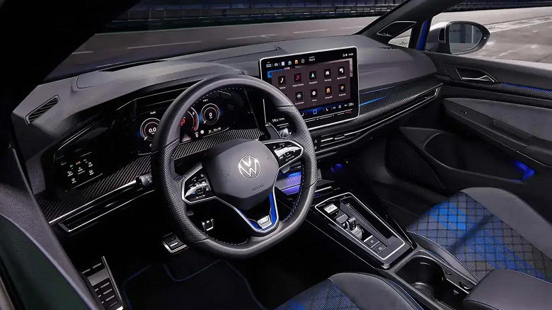 В Россию везут полноприводный Volkswagen Golf R с мотором на 333 л.с., но он дороже нового Land Cruiser Prado 250