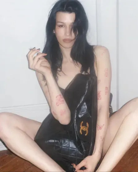 Падчерица Ивана Урганта снялась в белье, прикрывшись винтажной сумкой Chanel Кикнадзе, Эрика, Урганта, КикнадзеЭрика, Ургант, недавно, также, карьеру, Ивана, своей, сентябре, настоящее, Найнмайс, 9mice, музыкантом, романе, слухи, появились, модель, Sanchy