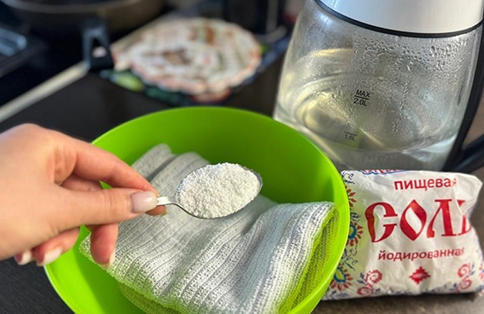 Зачем засыпать кухонные полотенца солью: 8 способов, как решить бытовые проблемы подручными средствами быт,лайфхаки,полезные советы