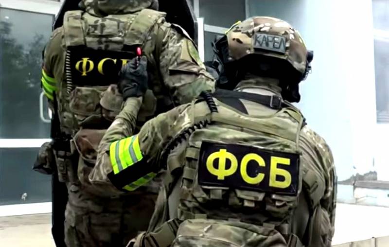ФСБ выявила несколько каналов рассылки ложных сообщений о минировании объектов в России россия