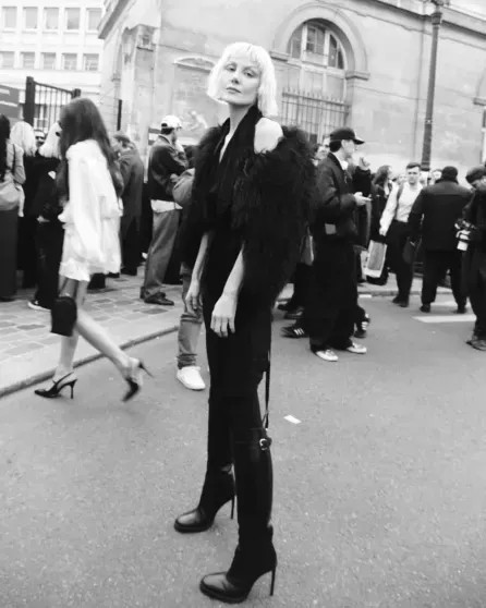 Рената Литвинова выгуляла модные образы на показах в Париже ЛитвиноваРената, Рената, Литвинова, подиум, актриса, вышла, чёрном, Riches, Enfants, Gaultier, Demeulemeester, пришла, рамках, Недели, показе, ранее, Chanel, принадлежит, Chloe, Schiaparelli