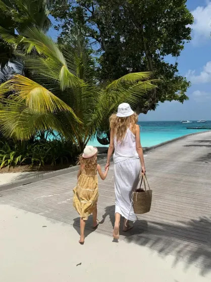 Круизы, бикини и выставки: где и как отдыхают Ксения Собчак, Кристина Романова с детьми, Виктория Лопырёва, Екатерина Климова и жена миллионера Инесса Шевчук Мухина, Ирина, дочерьюЕкатерина, Елена, Самойлова, Шевчук, Климова, Бондаренко, дочерьми, гуляет, Доронина, Инессы, Ксения, ШевчукФото, Кристина, Романова, ШевчукИнесса, Оксана, Расковалова, РомановаКристина