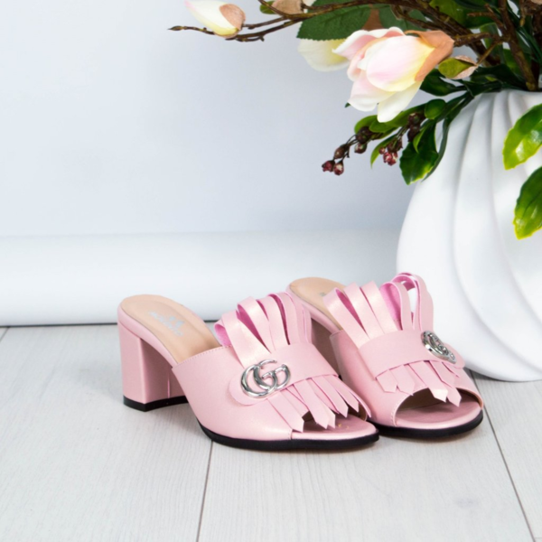 Едем на море: самые модные шлепанцы 2019 года 