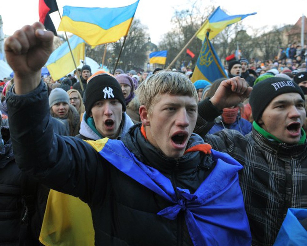 Украинские радикалы залили кровью дорогу к резиденции посла России