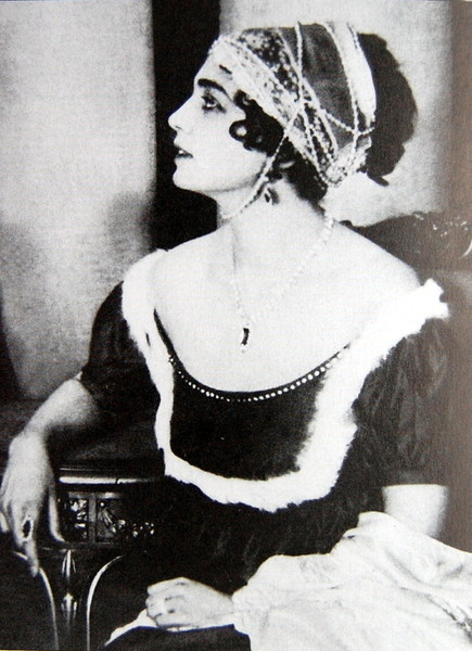 Вера Шиллинг, 1915, война и мир, элен б.