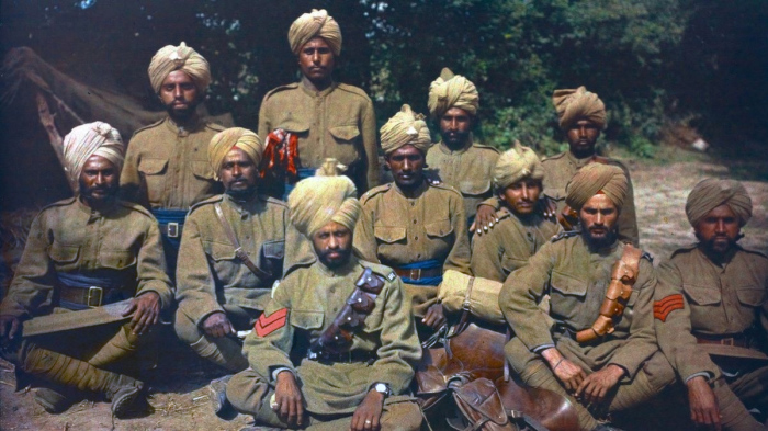 Британские колониальные солдаты из Пенджаба во Франции в 1917 году.
