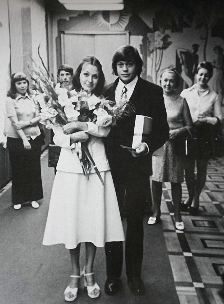 В чем выходили замуж звезды советской эпохи: редкие свадебные кадры 